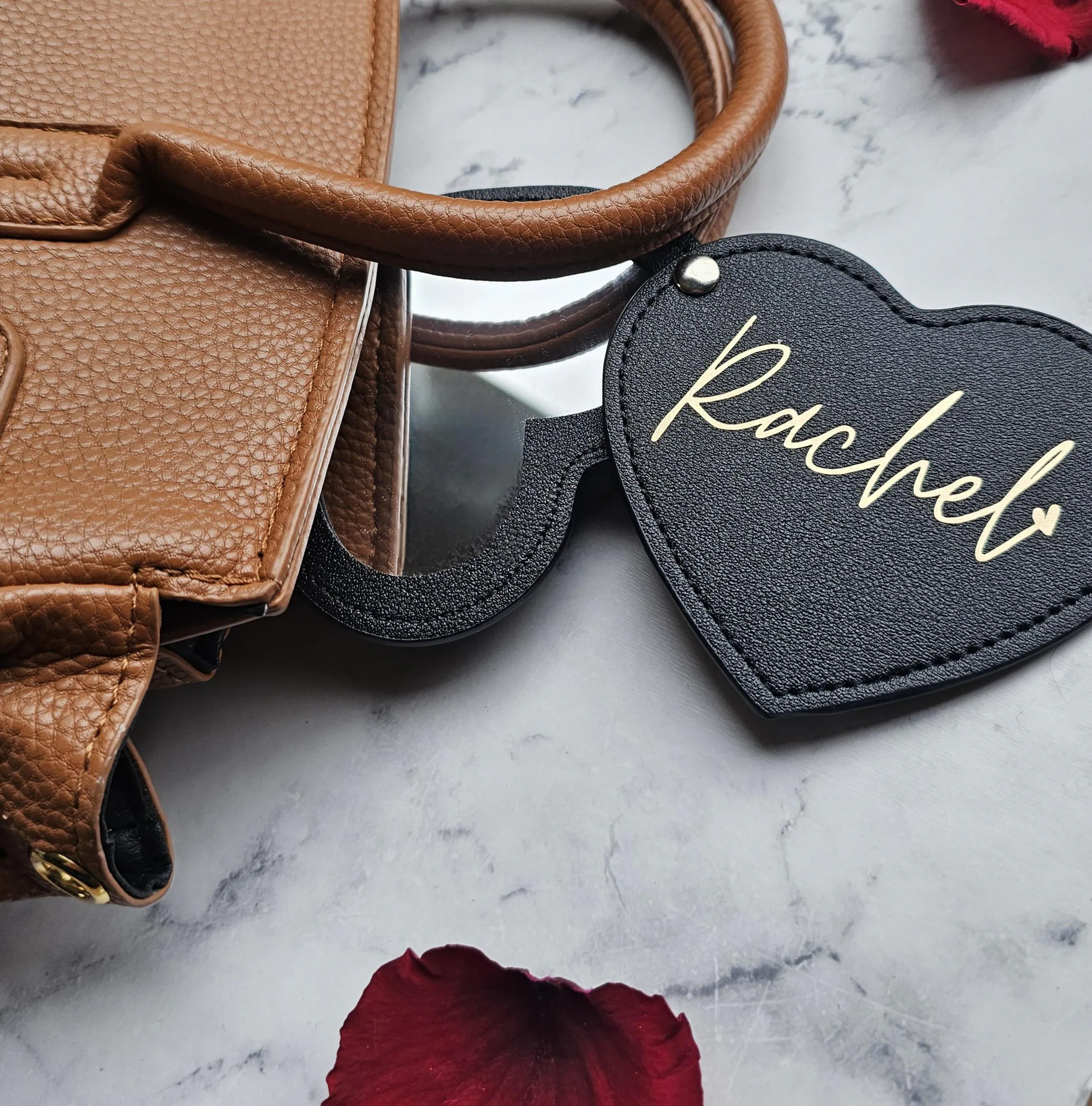 Miroir de Poche Cœur Personnalisé Noir – Prénom Doré – Cadeau Compact & Chic – Image 6