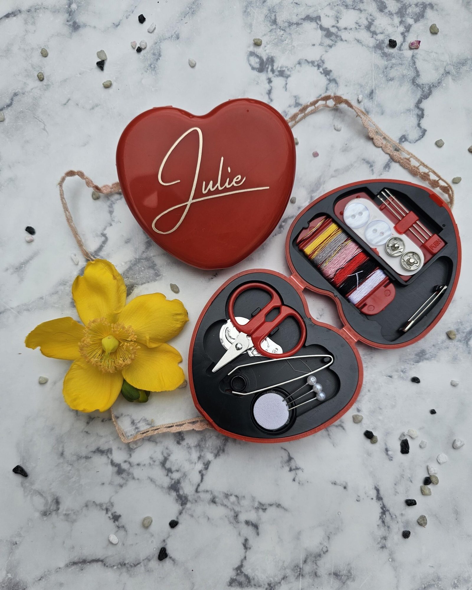 Kit Couture Cœur Personnalisé – Mini Kit de Couture de Voyage – Cadeau Pratique – Image 3